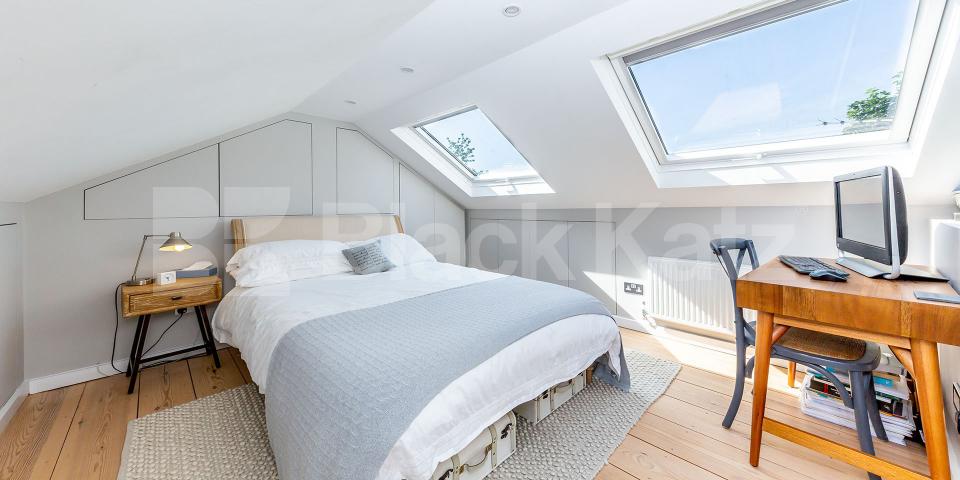 			3 Bedroom, 1 bath, 1 reception House			 Goldington Street, CAMDEN - KINGS CROSS